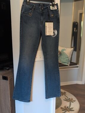 d. jeans Women's Boot-Cut Jeans in Medium Blue Brand New